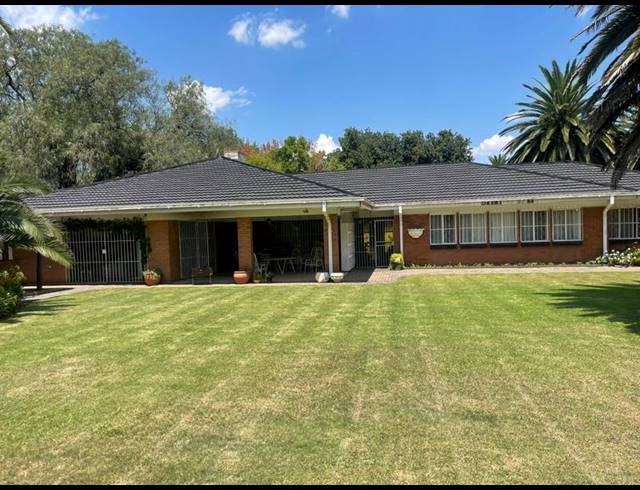 4 BEDROOM HOUSE FOR SALE IN VANDERBIJLPARK SW 5